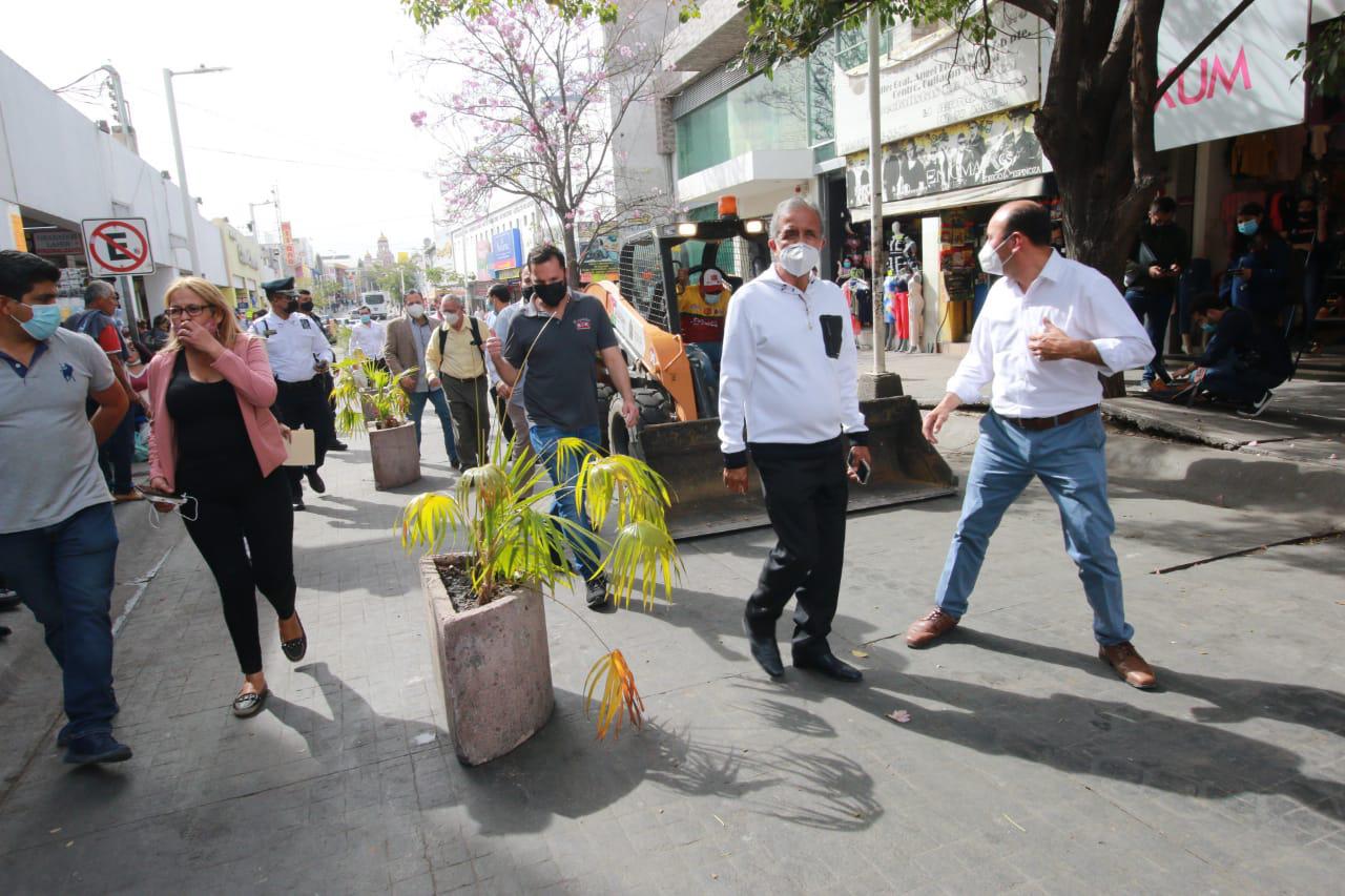 $!Abren de manera parcial la calle Ángel Flores, del Centro de Culiacán; transporte público volverá a circular