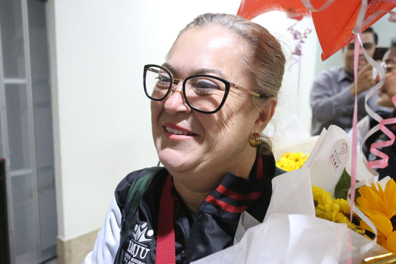 $!Llegan a Mazatlán las estudiantes ganadoras del oro en Rumania