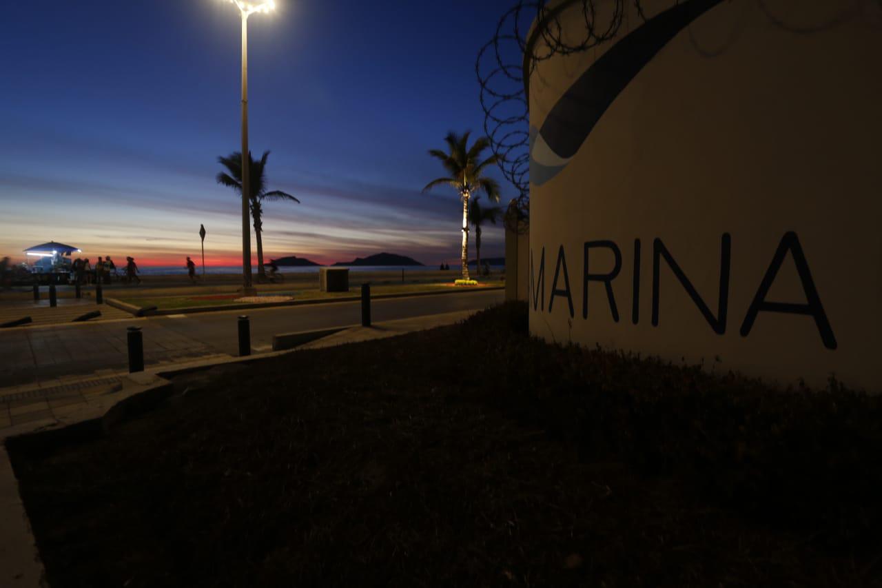 $!Demuelen el Hotel Aguamarina, en el malecón de Mazatlán