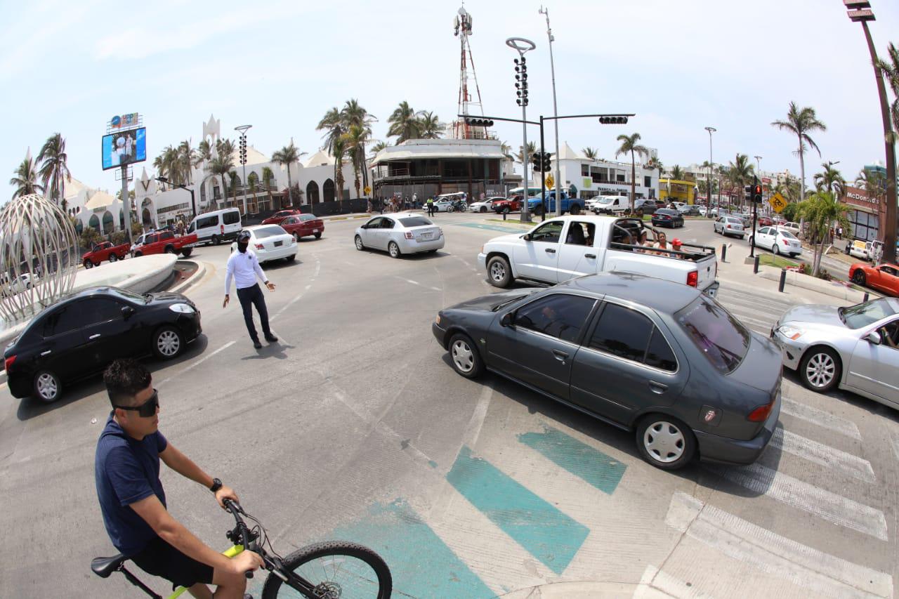 $!El tráfico colapsa en la zona turística de Mazatlán