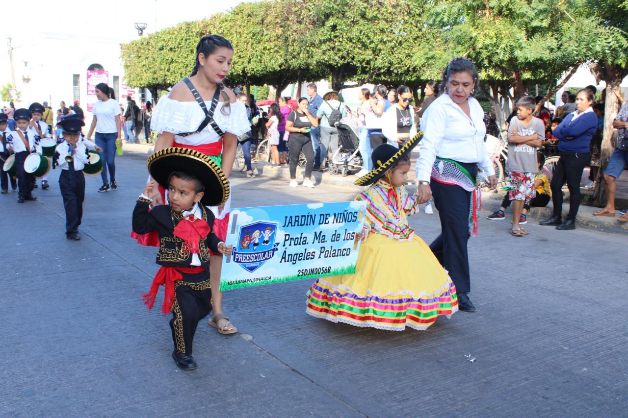 $!Pequeños héroes de la Revolución y adelitas desfilan por las calles de Escuinapa