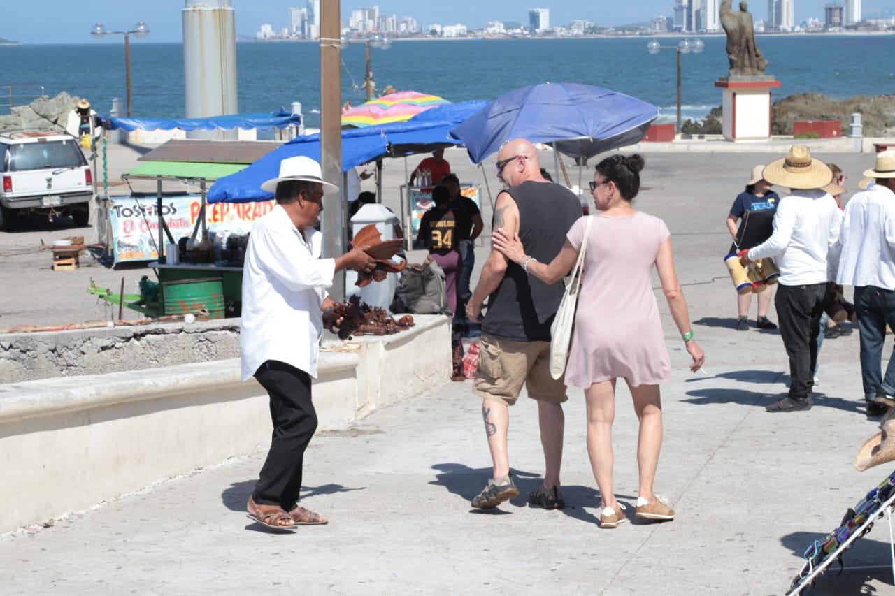 $!Llega Carnival Panorama a Mazatlán con más de 5 mil pasajeros a bordo