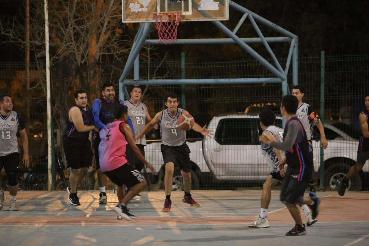 $!Restaurante El Velero sella su pase a la final de Liga de Baloncesto Burócrata