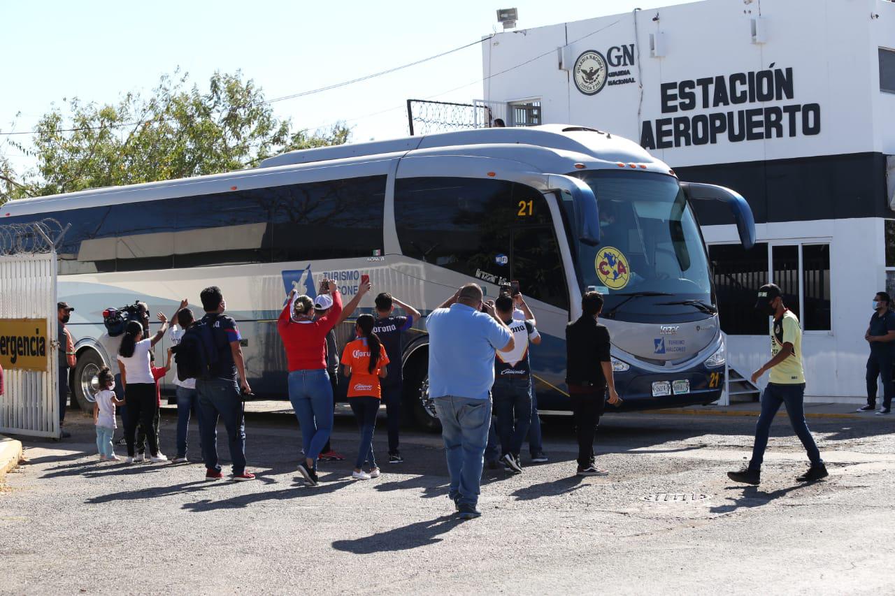 $!Las Águilas del América aterrizan en Mazatlán para su duelo ante los Cañoneros