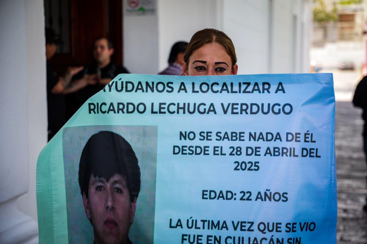 $!A un año de la desaparición de Ramsés y Ricardo, familiares se manifiestan en el Palacio Municipal de Culiacán