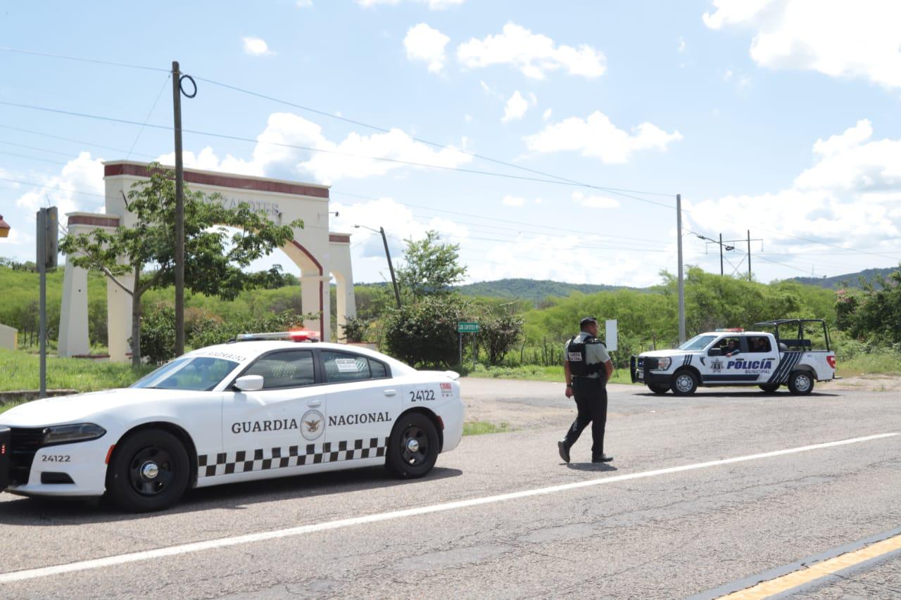 $!Bloquean carretera Mazatlán–Culiacán: habitantes de Los Zapotes exigen agua potable