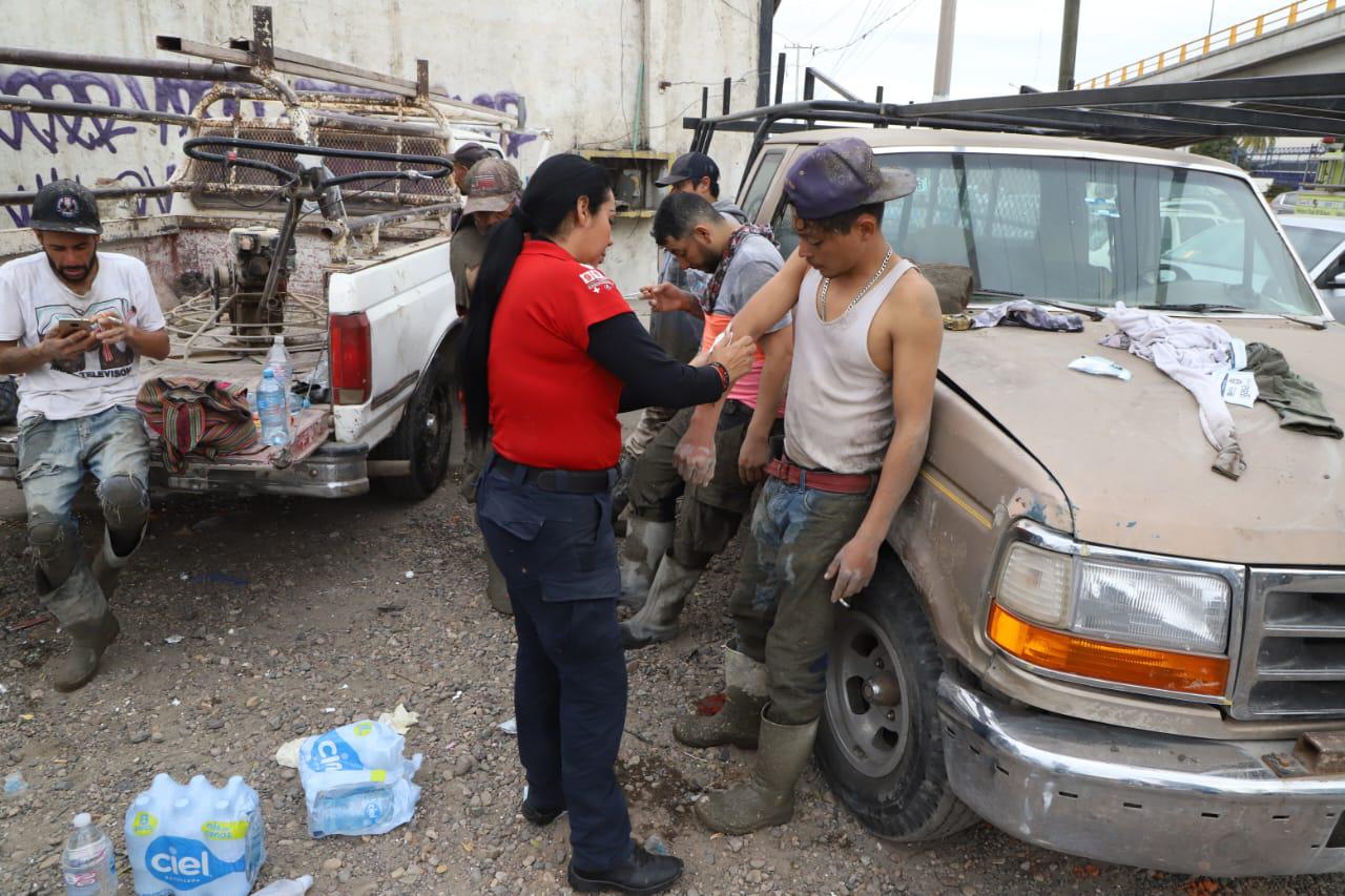 $!Se cae cimbra cuando colaban el techo de una bodega en Mazatlán