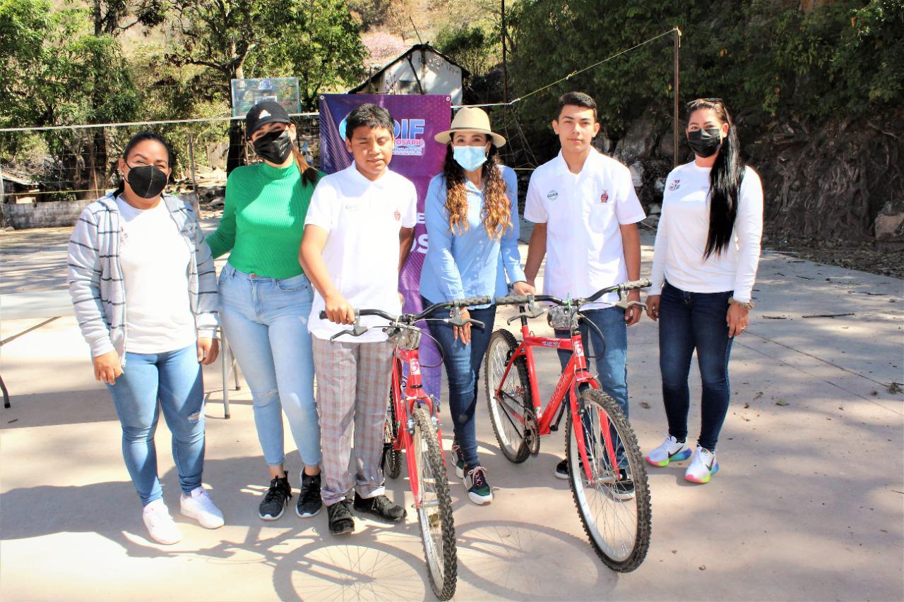 $!DIF entrega bicicletas a estudiantes rosarenses de la zona serrana