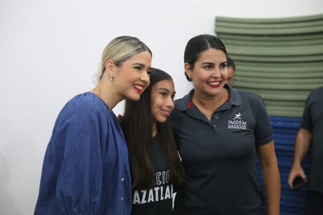 $!Entregan material deportivo en apoyo a más de 400 atletas mazatlecos