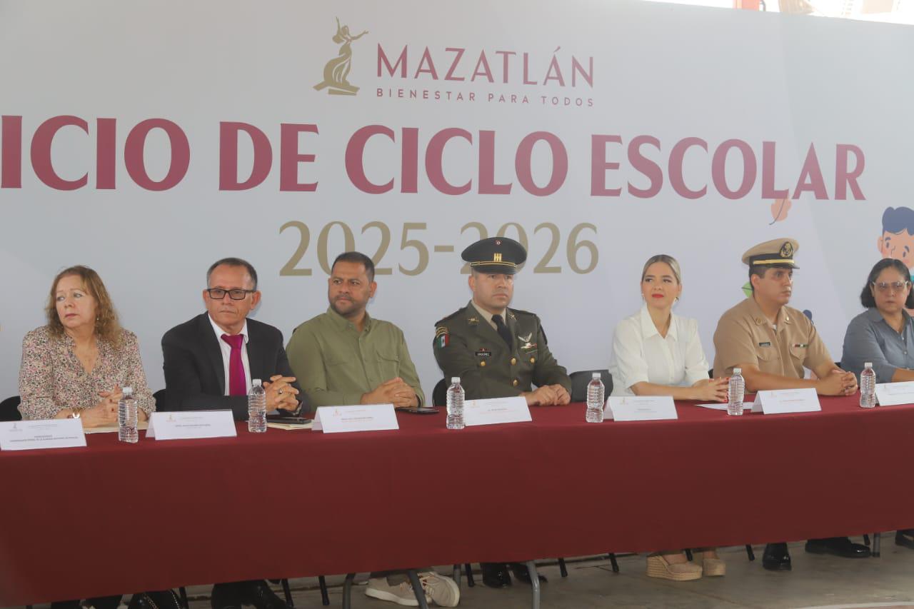 $!Con acto oficial en la primaria Ramón López Velarde inicia el ciclo escolar 2025-2026 en Mazatlán
