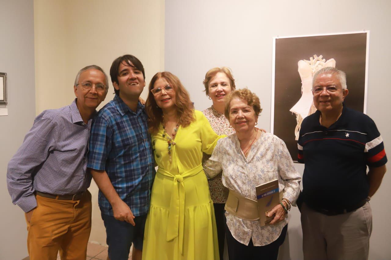 $!La familia de Frank y el cronista Enrique Vega Ayala.