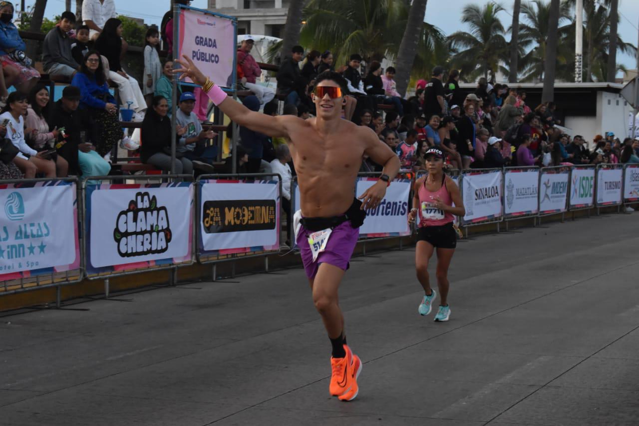 $!Miles toman el Malecón en el Gran Maratón Pacífico Mazatlán