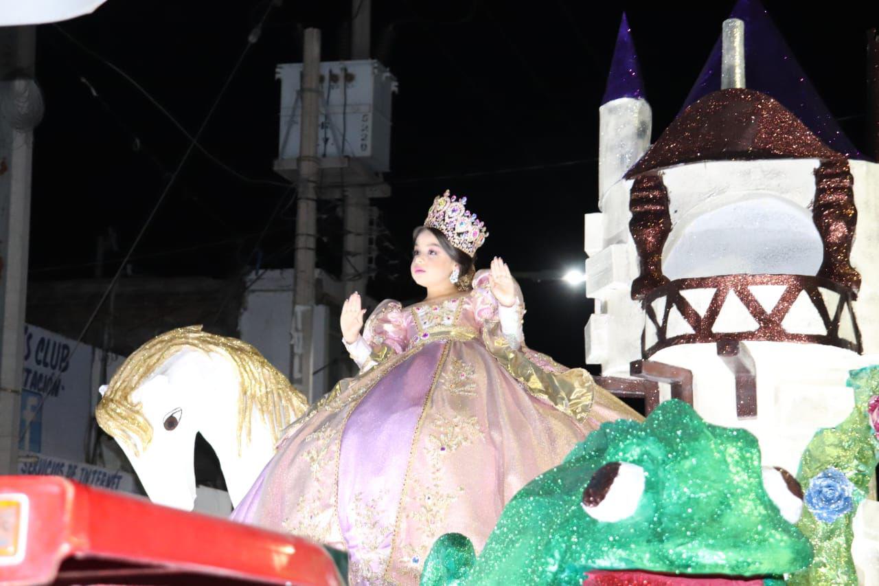 $!Con desfile de carros alegóricos cierra el Carnaval Elota