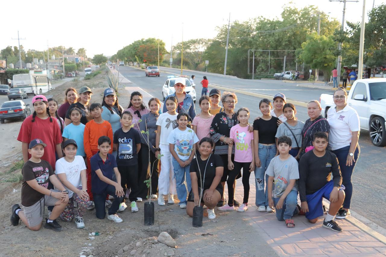 $!Plantan árboles para conmemorar el Día Internacional de la Biodiversidad en Rosario