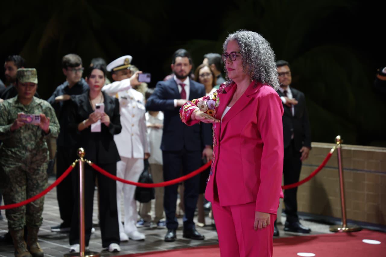 $!Por primera vez, una mujer da el Grito de Independencia en Sinaloa
