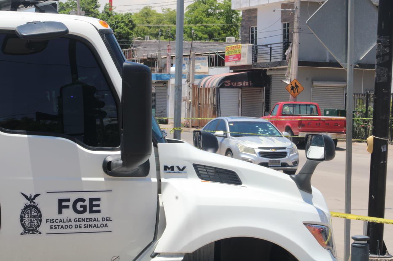 $!Asesinan a balazos a conductor por la avenida Álvaro Obregón, en la Lombardo Toledano, en Culiacán