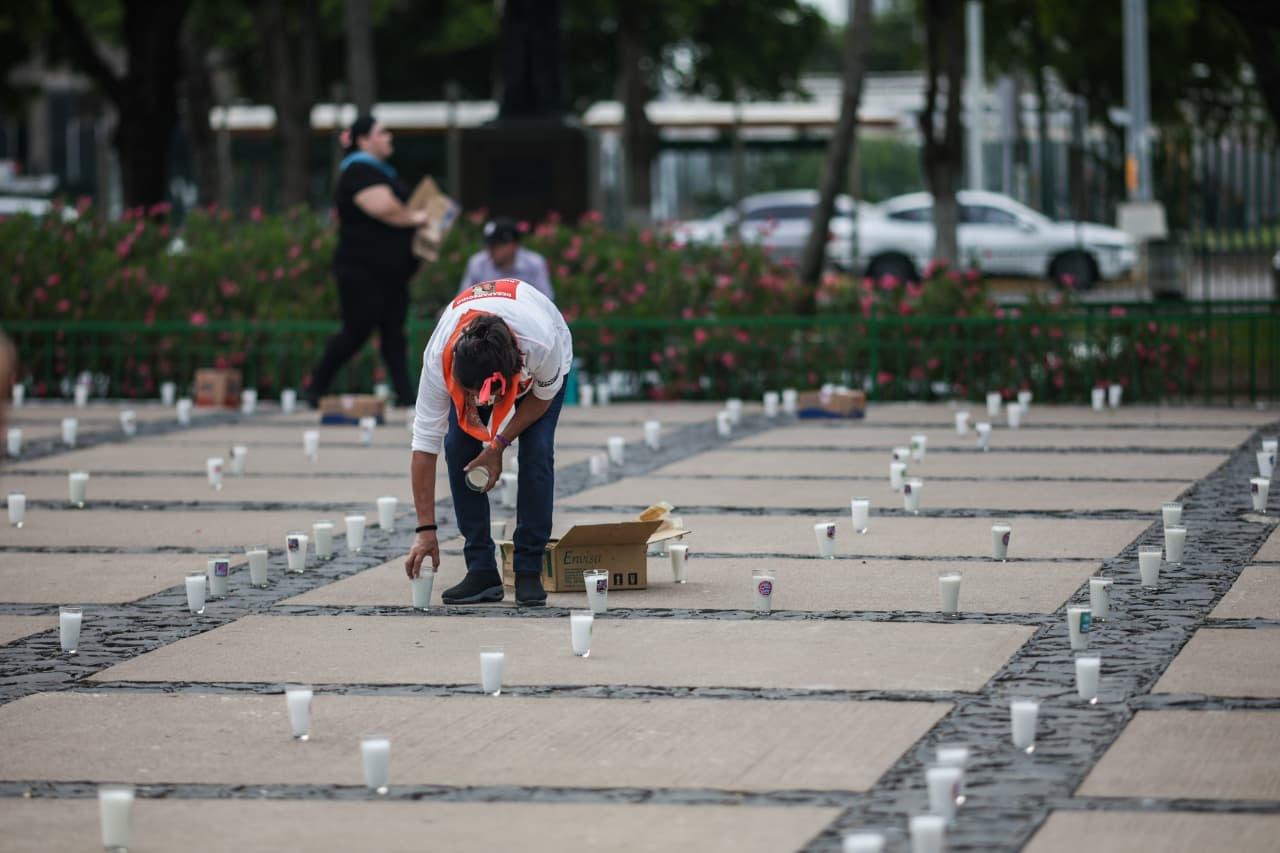 $!Buscadoras en Culiacán encienden 5 mil veladoras por desaparecidos en Sinaloa