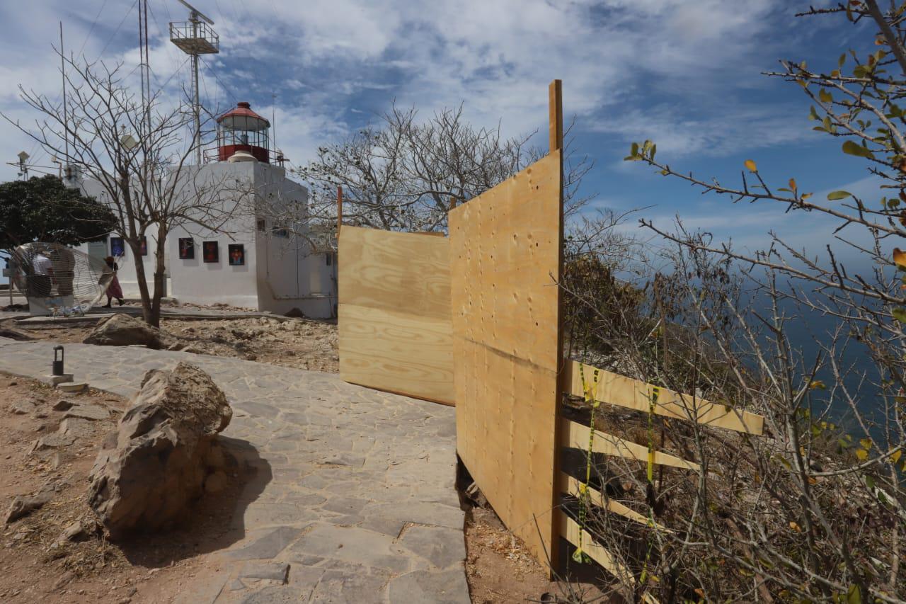 $!Pese a suspensión de la obra, construcción de tirolesa continúa en Cerro del Crestón
