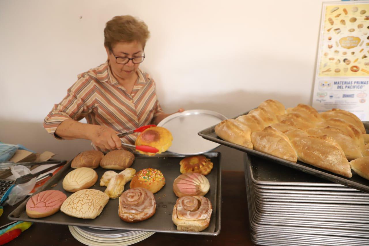 $!En horno de barro, elaboran desde 1960 pan artesanal en El Quelite