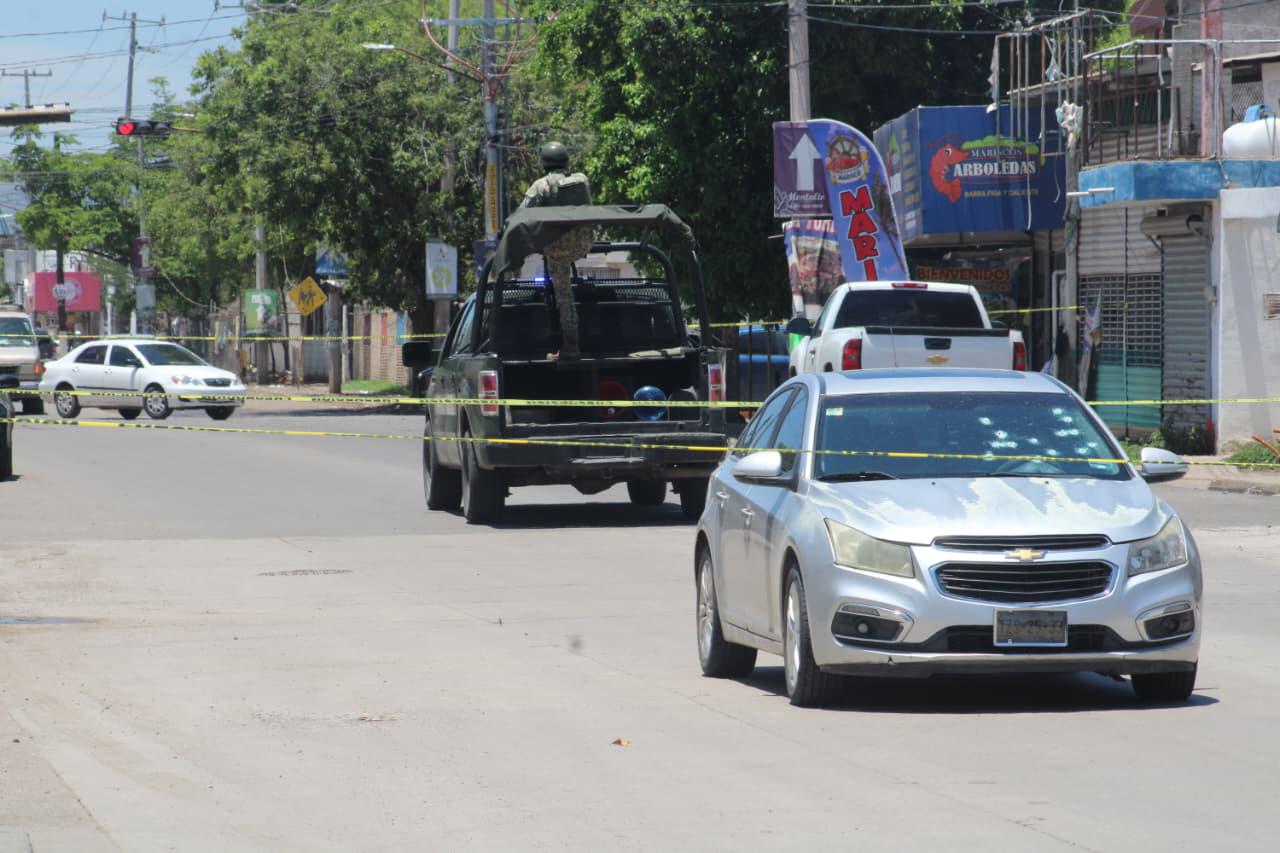 $!Asesinan a balazos a conductor por la avenida Álvaro Obregón, en la Lombardo Toledano, en Culiacán