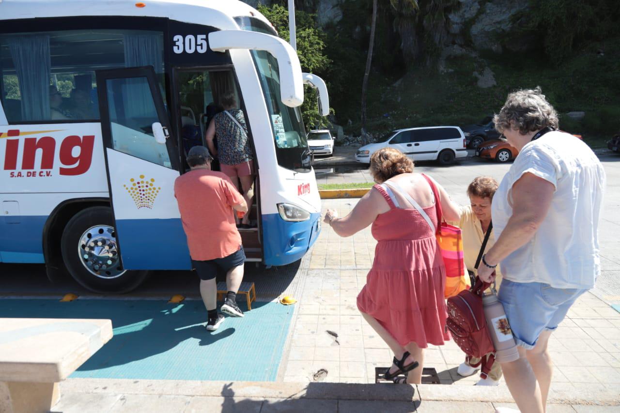 $!Llega Carnival Panorama a Mazatlán con más de 5 mil pasajeros a bordo