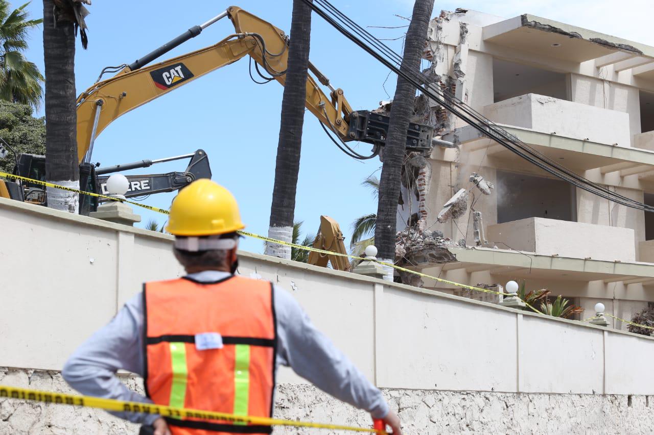 $!La demolición del Hotel Aguamarina avanza rápido en Mazatlán