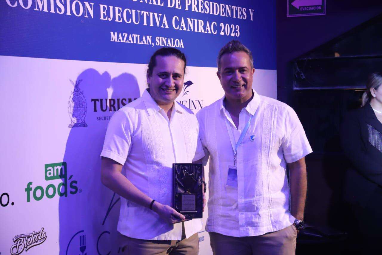 $!Érick Mandujano rinde protesta como Presidente de Canirac Mazatlán