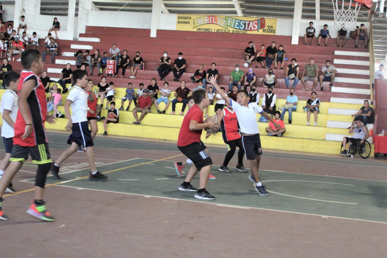 $!Colegio La Paz conquista el título del baloncesto Inter Primarias de Escuinapa