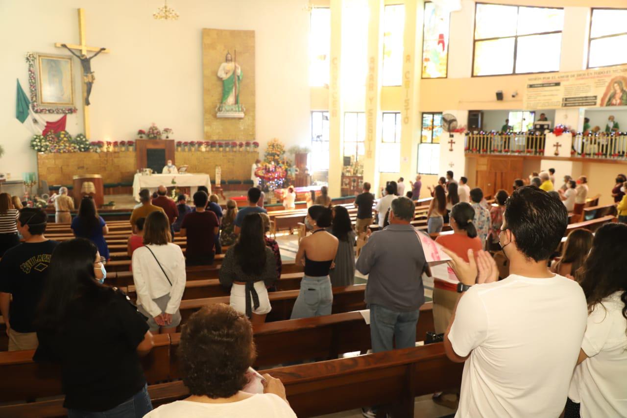 $!Festejan feligreses de la Iglesia de San Judas Tadeo a la Virgen de Guadalupe, en Mazatlán