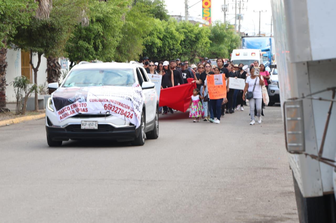 $!‘Escuinapa quiere paz’, ciudadanos recorren las calles buscando un alto a la violencia