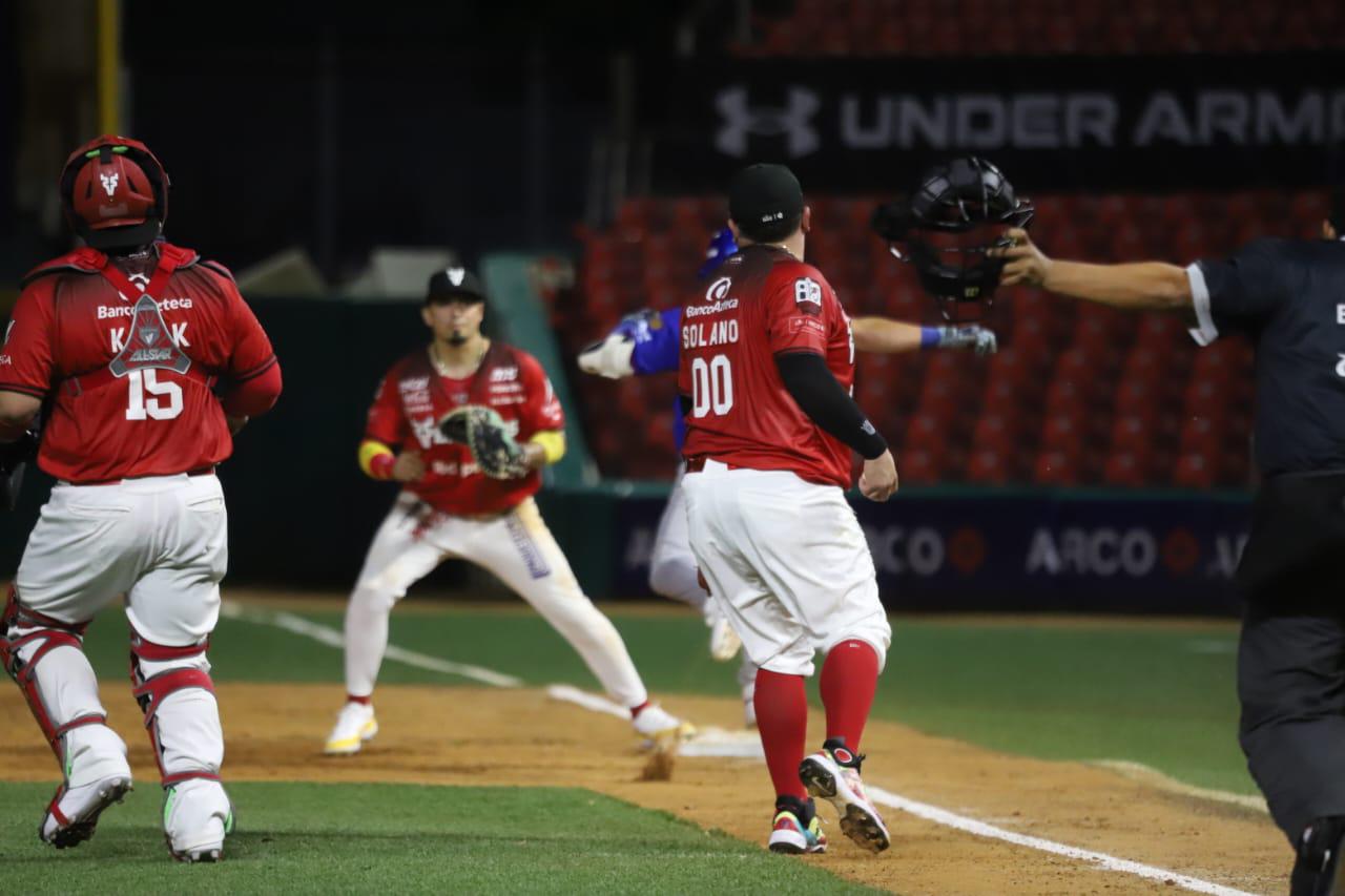 $!Venados dejan tendidos a Charros en extrainnings y empatan la serie en Mazatlán