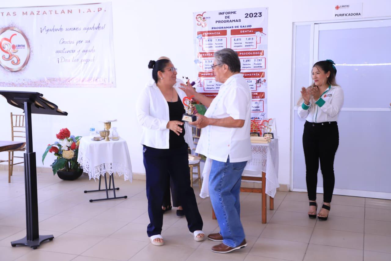 $!Celebran con ceremonia, reconocimientos y comida los 35 años de la fundación de Cáritas Mazatlán