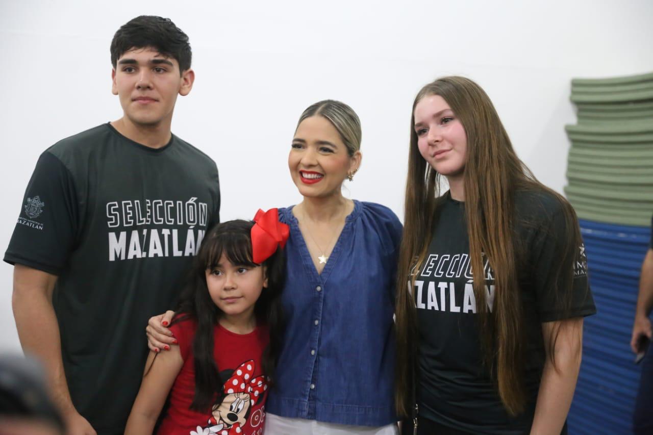 $!Entregan material deportivo en apoyo a más de 400 atletas mazatlecos