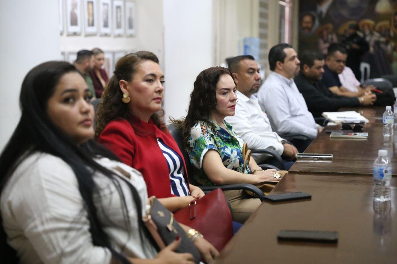 $!En reunión secreta, rinden protesta cuatro nuevos integrantes del Comité de Búsqueda de Personas en Mazatlán