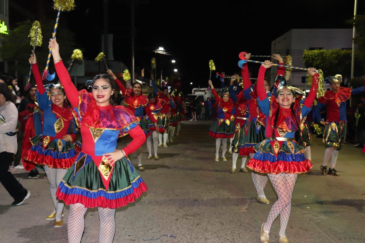 $!Con desfile de carros alegóricos cierra el Carnaval Elota