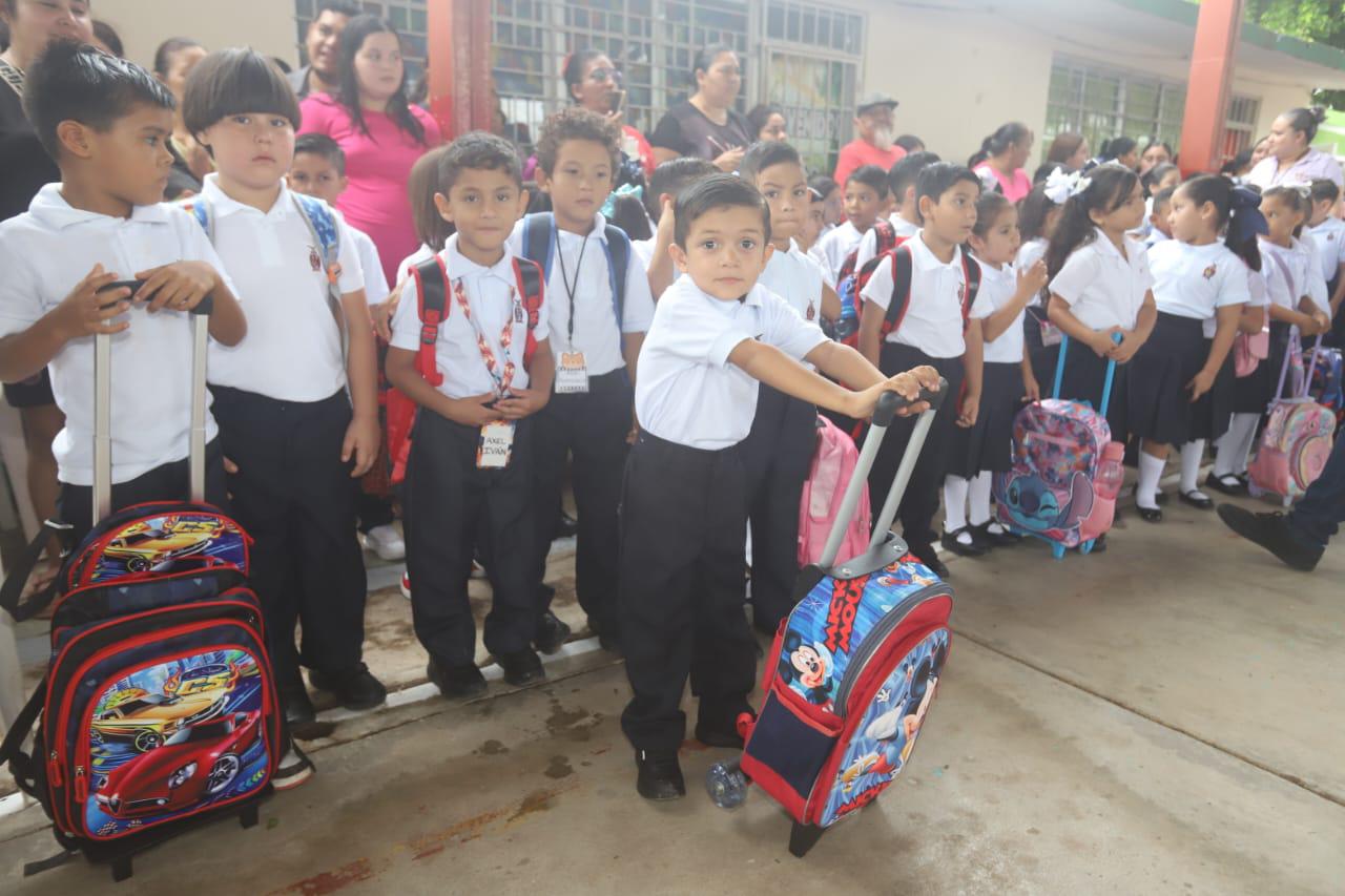 $!Con acto oficial en la primaria Ramón López Velarde inicia el ciclo escolar 2025-2026 en Mazatlán