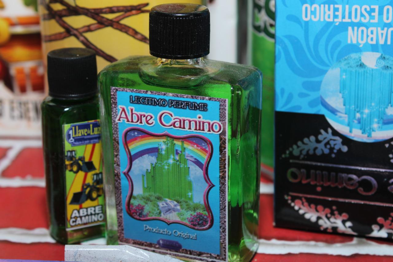 $!Escuinapenses buscan polvos, ramas o incienso para tener un mejor 2023