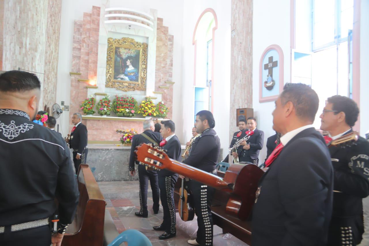 $!Ni el agua los detuvo; en Mazatlán le cantan a Santa Cecilia en su día