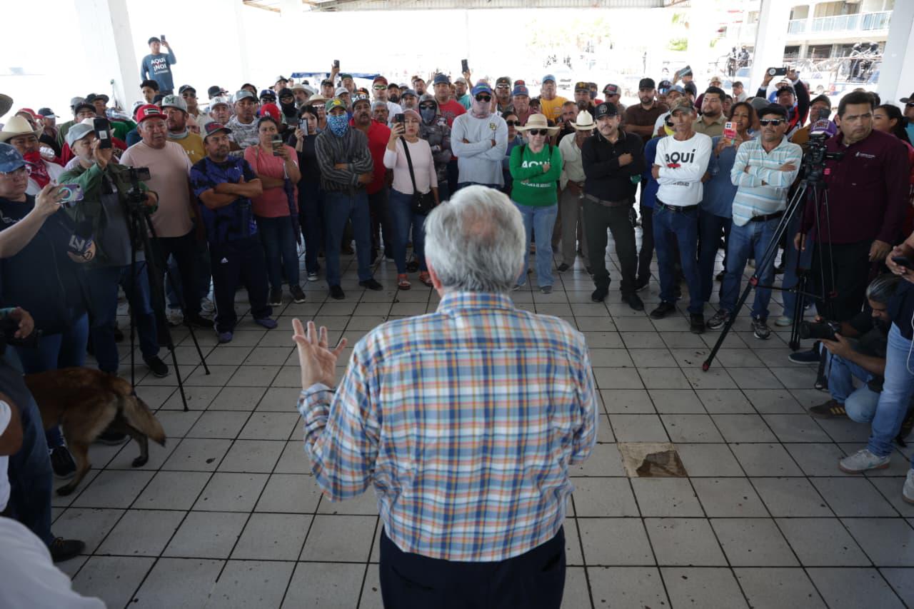 $!Protesta indígena irrumpe en evento de Mexinol en Topolobampo; cambian de sede inauguración y se reclama a Rocha