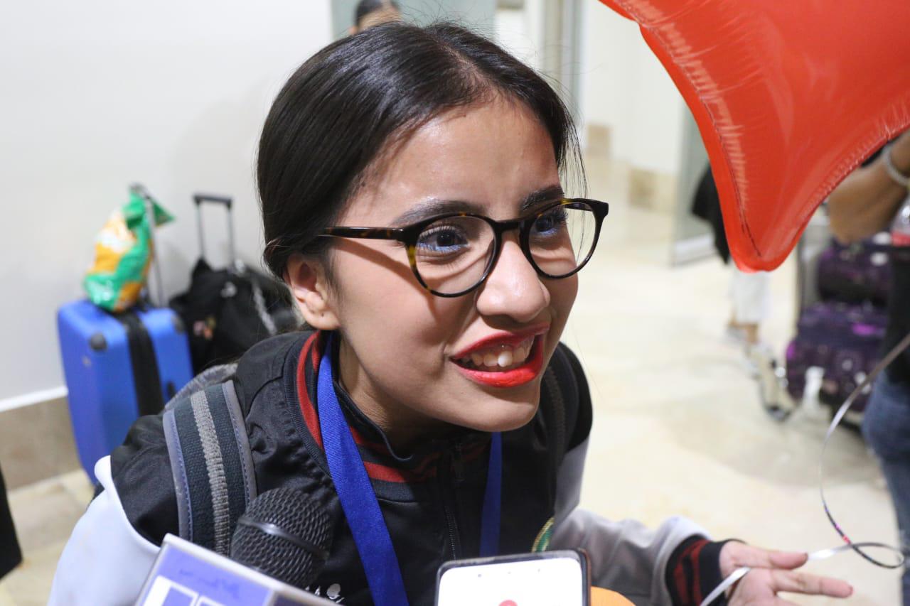 $!Llegan a Mazatlán las estudiantes ganadoras del oro en Rumania