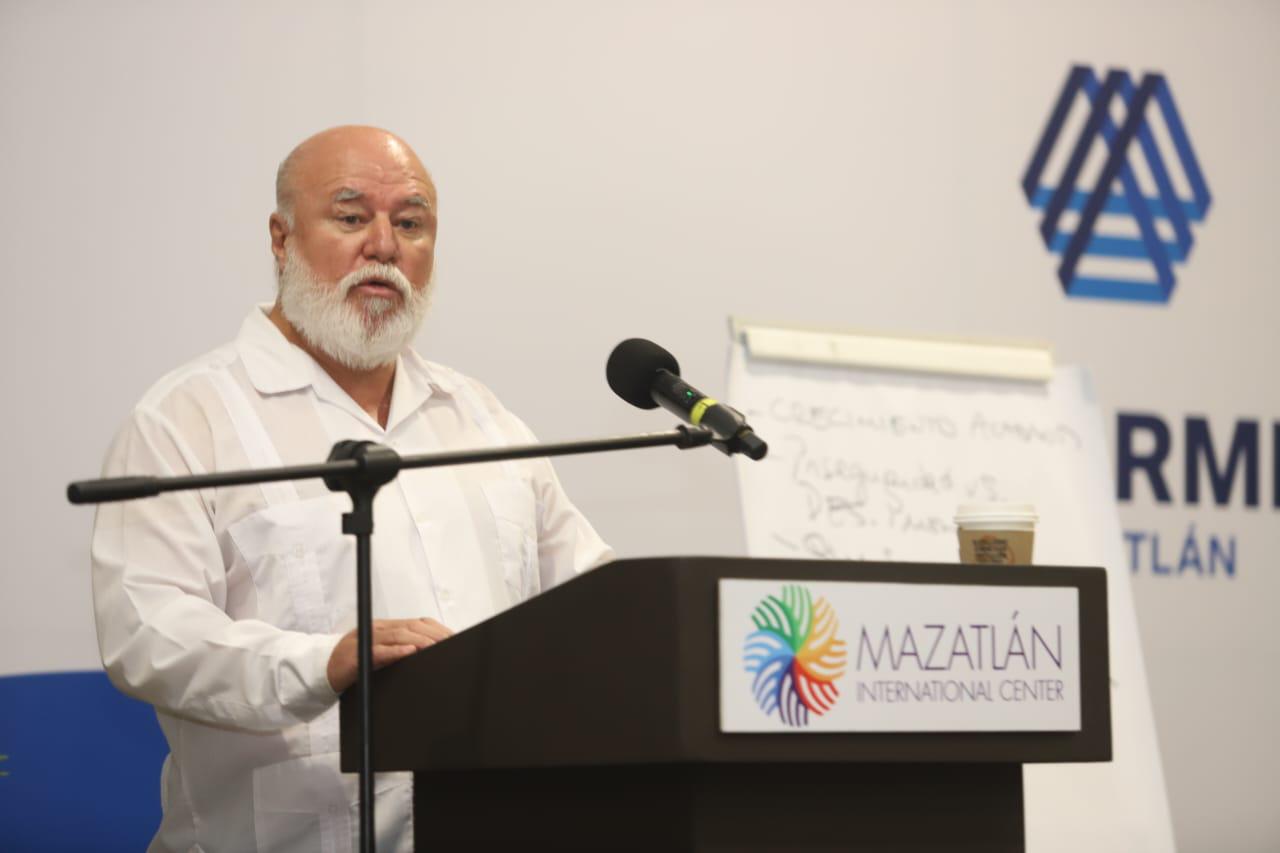 $!Manuel Clouthier Carrillo, impartió una charla para los miembros de la agrupación de Coparmex Mazatlán.