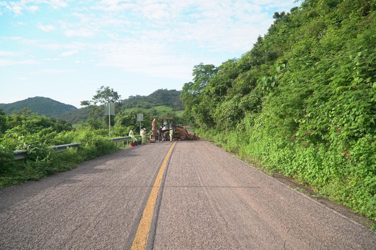 $!Cierran carretera libre Mazatlán-Durango por desgajamiento