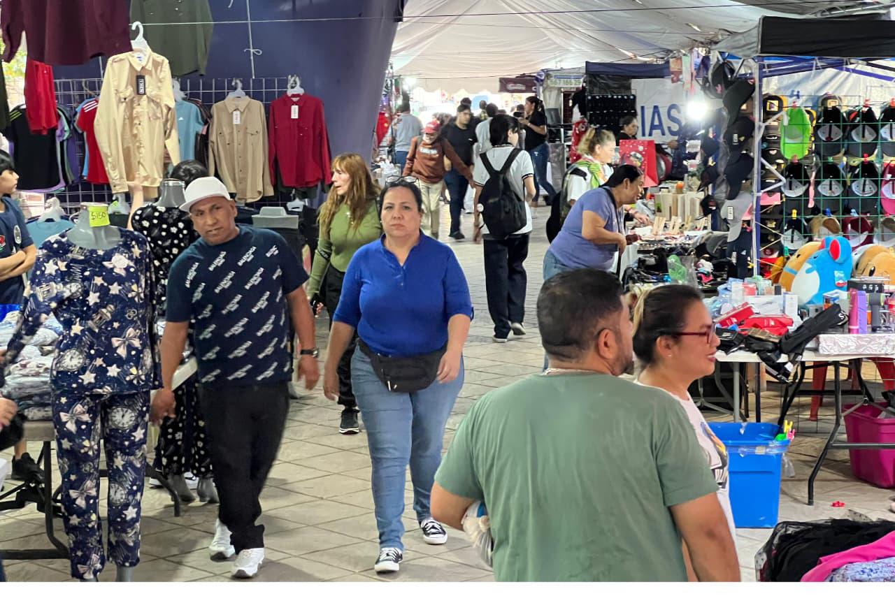 $!Comerciantes ambulantes en Plazuela Álvaro Obregón esperan repunte tras la entrega de aguinaldos