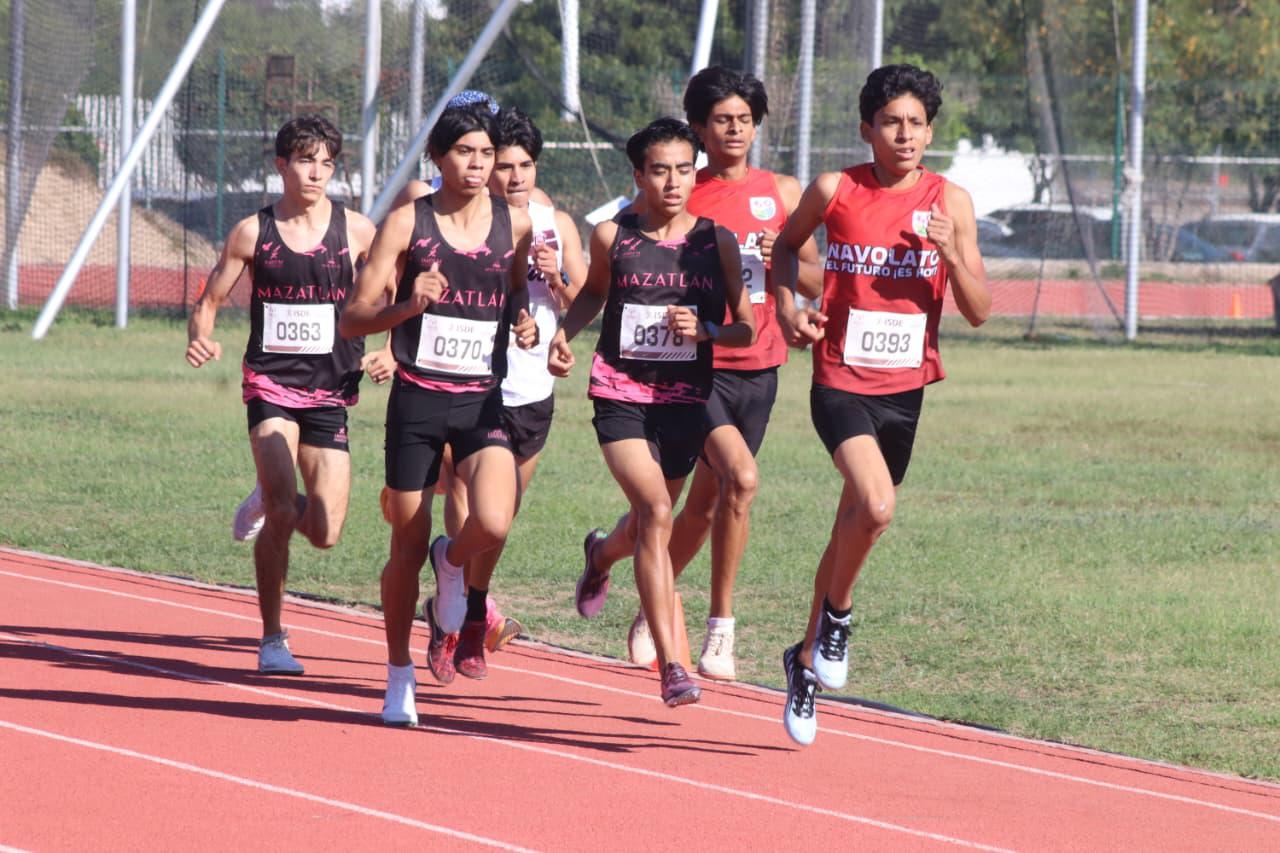 $!Mazatlecos brillan en la primera jornada del estatal de atletismo
