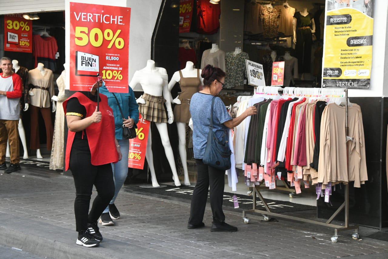 $!Artículos navideños, lo más vendido durante el Buen Fin en Culiacán
