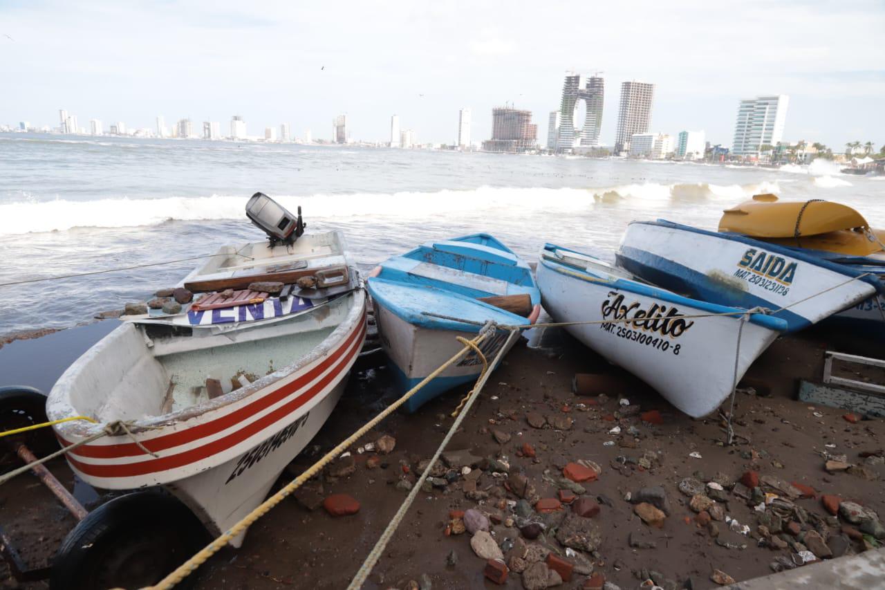 $!Casi una semana sin pescar por el mal tiempo tiene desesperados a pescadores de Playa Norte