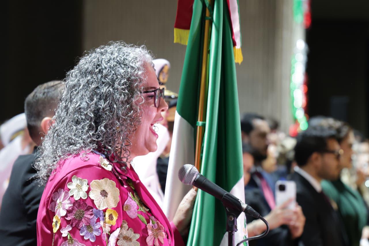 $!Por primera vez, una mujer da el Grito de Independencia en Sinaloa