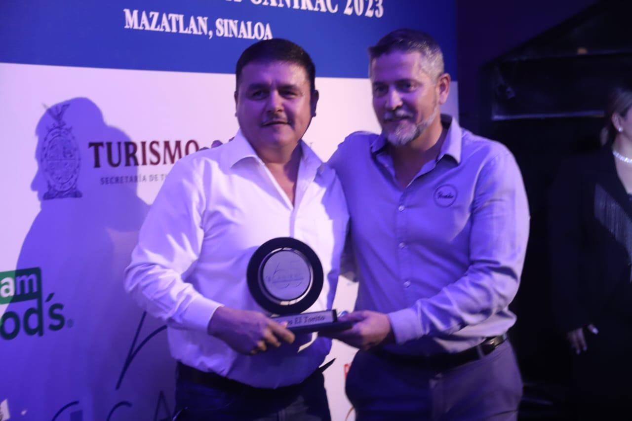 $!Érick Mandujano rinde protesta como Presidente de Canirac Mazatlán