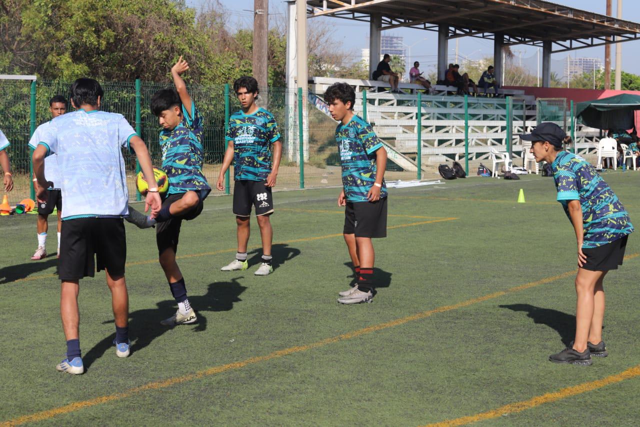 $!Sport Camp Mazatlán impulsa talentos con ex futbolistas y visores profesionales