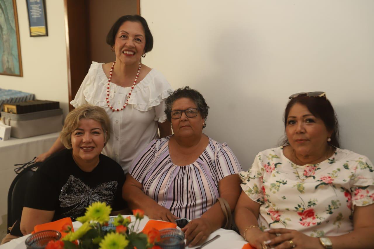 $!Lolis Ríos junto a Lolis Valenzuela, Luz del Carmen Gil y Zoveyda Félix.
